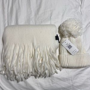 🌷host pick 🌷Ivory Steve Madden scarf and Pom Pom hat